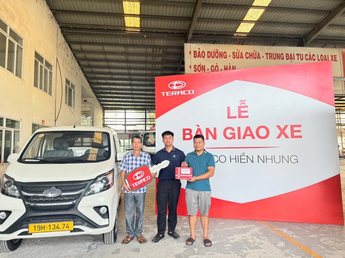 Bàn giao xe TERA V3S cho khách hàng chuyên chở hàng hóa trong phố